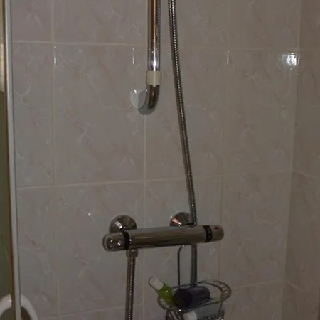 Appartement Calme T2 Climatisé Avec Parking Près Et Port - Fr-1-607-235 *