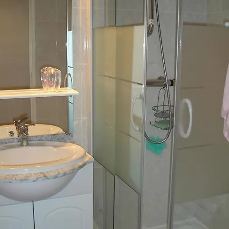 Calme T2 Climatisé Avec Parking Près Et Port - Fr-1-607-235 Appartement *