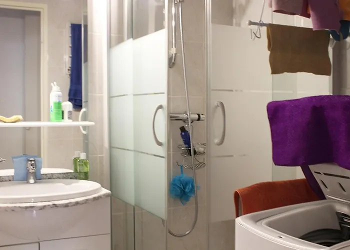 Calme T2 Climatise Avec Parking Pres Et Port - Fr-1-607-235