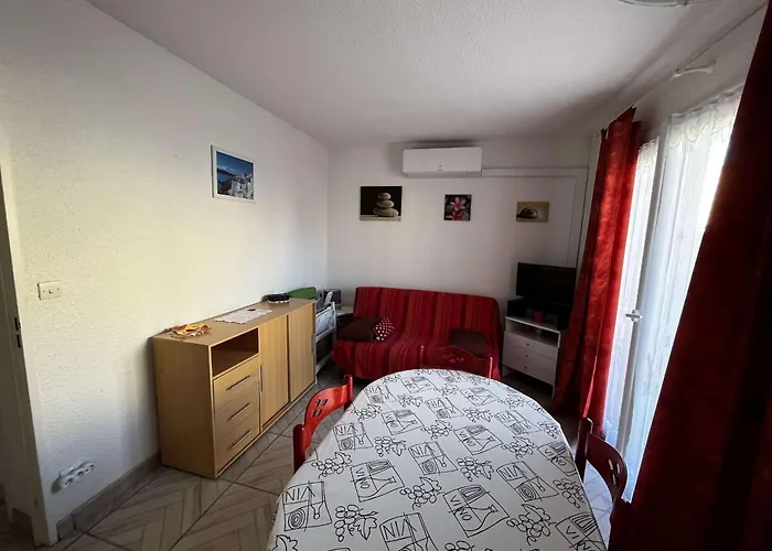 Calme T2 Climatise Avec Parking Pres Et Port - Fr-1-607-235 *